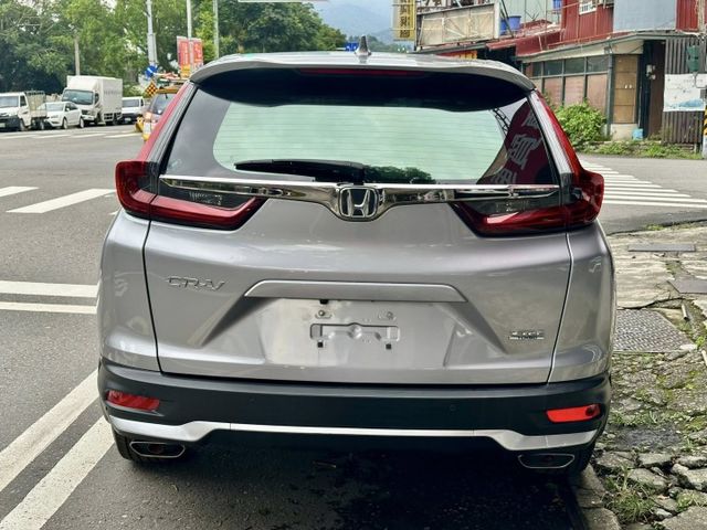 (原鈑件)S版 迎風面、大燈、車頂貼膜/全景天窗/自動跟車/ 車道維持/無線充電/盲點/電尾門/免鑰匙  第6張相片