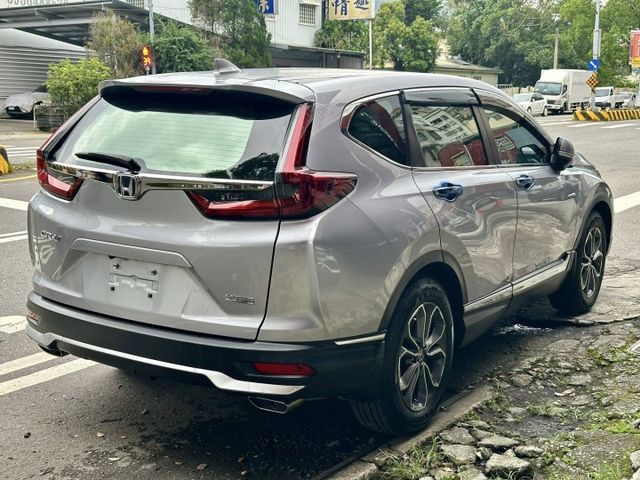 (原鈑件)S版 迎風面、大燈、車頂貼膜/全景天窗/自動跟車/ 車道維持/無線充電/盲點/電尾門/免鑰匙  第7張相片