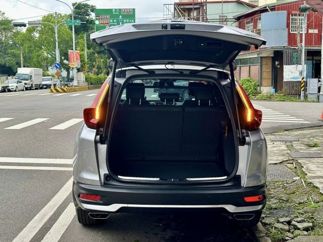 (原鈑件)S版 迎風面、大燈、車頂貼膜/全景天窗/自動跟車/ 車道維持/無線充電/盲點/電尾門/免鑰匙  第8張相片