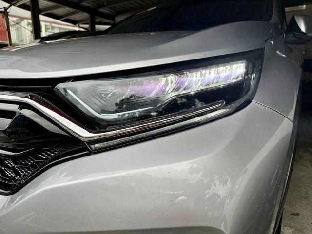 (原鈑件)S版 迎風面、大燈、車頂貼膜/全景天窗/自動跟車/ 車道維持/無線充電/盲點/電尾門/免鑰匙  第19張相片