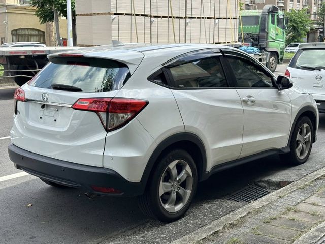 原鈑件一手車/LED日行燈/換檔撥片/免鑰匙/摸門/方向盤快播/電收後視鏡/恆溫/LED尾燈  第4張相片