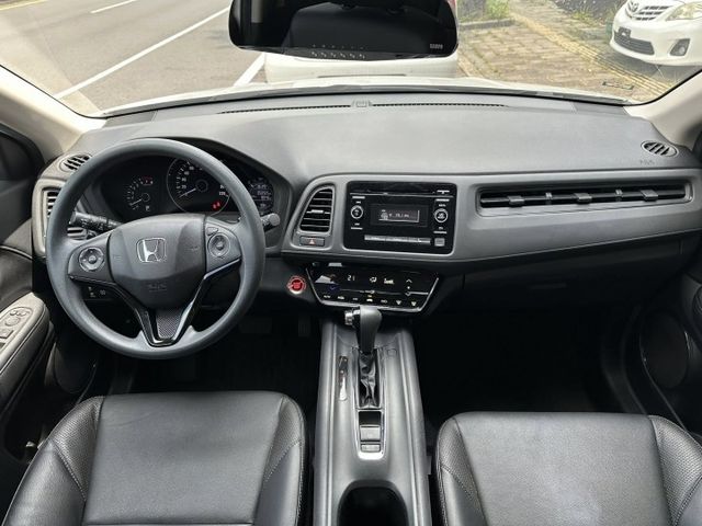 原鈑件一手車/LED日行燈/換檔撥片/免鑰匙/摸門/方向盤快播/電收後視鏡/恆溫/LED尾燈  第5張相片