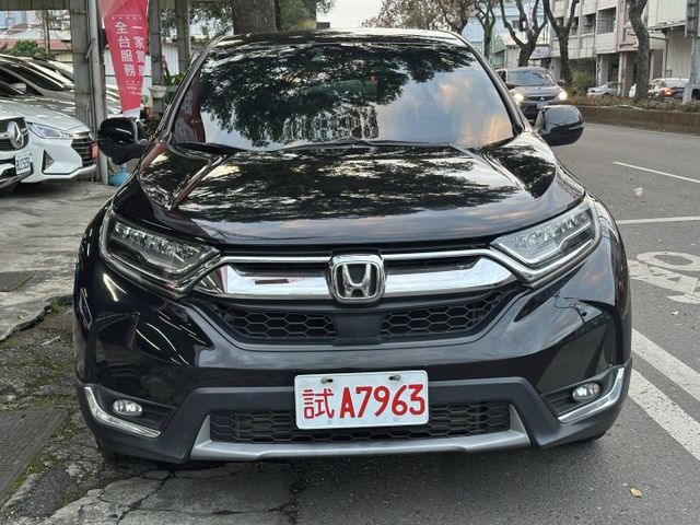 一手車/原鈑件/S版/全景天窗/自動跟車/ 車道維持/遠光燈自動切換/盲點/倒車顯影/電尾門/免鑰匙/電動椅  第2張相片