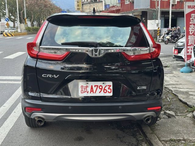 一手車/原鈑件/S版/全景天窗/自動跟車/ 車道維持/遠光燈自動切換/盲點/倒車顯影/電尾門/免鑰匙/電動椅  第4張相片