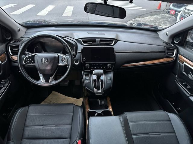 一手車/原鈑件/S版/全景天窗/自動跟車/ 車道維持/遠光燈自動切換/盲點/倒車顯影/電尾門/免鑰匙/電動椅  第7張相片