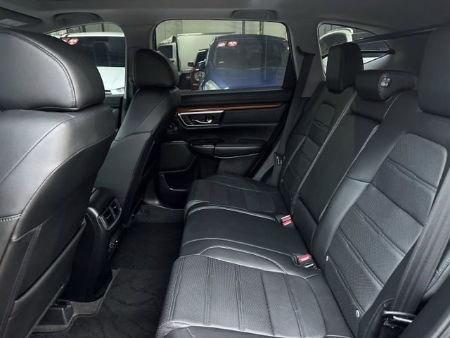 一手車/原鈑件/S版/全景天窗/自動跟車/ 車道維持/遠光燈自動切換/盲點/倒車顯影/電尾門/免鑰匙/電動椅  第10張相片