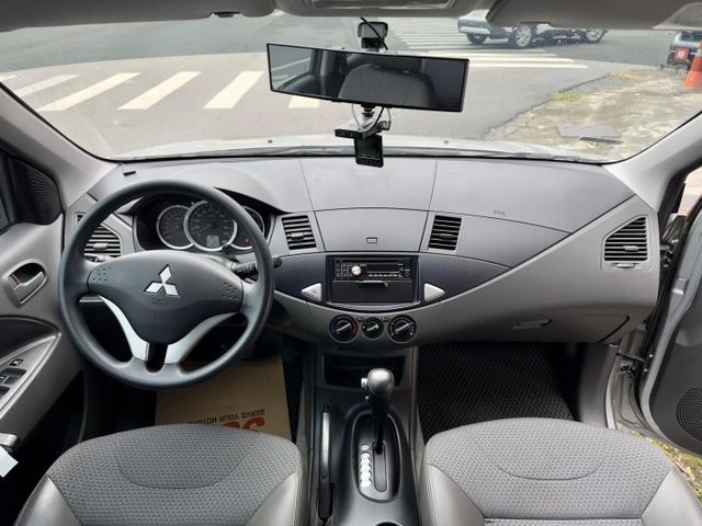 原鈑件/低里程/免鑰匙/後座出風口  第9張相片