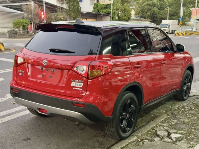 原鈑件4WD/LED日行燈/LED頭燈(感應式)/換檔撥片/方向盤快控鍵/恆溫空調/藍芽/免鑰匙啟動/摸門  第5張相片