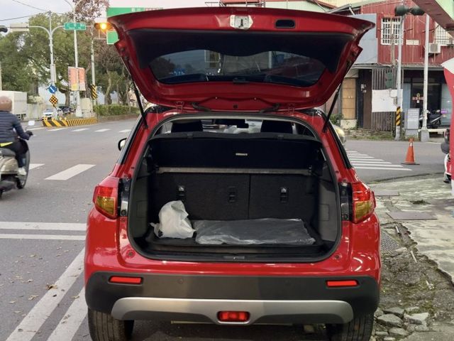 原鈑件4WD/LED日行燈/LED頭燈(感應式)/換檔撥片/方向盤快控鍵/恆溫空調/藍芽/免鑰匙啟動/摸門  第6張相片