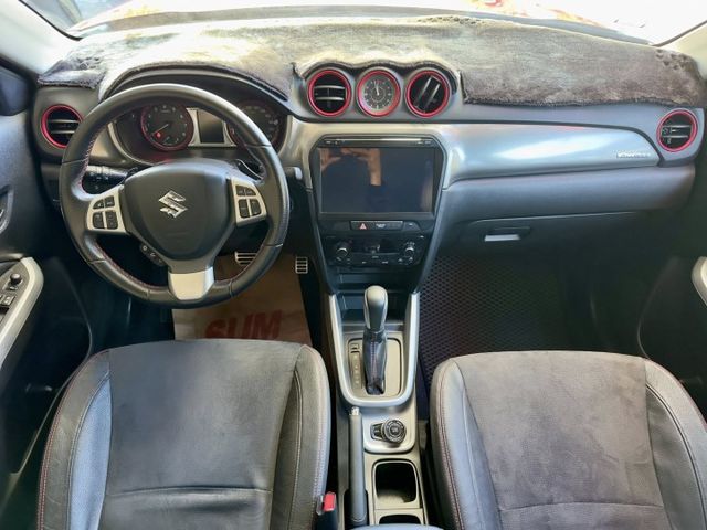 原鈑件4WD/LED日行燈/LED頭燈(感應式)/換檔撥片/方向盤快控鍵/恆溫空調/藍芽/免鑰匙啟動/摸門  第7張相片