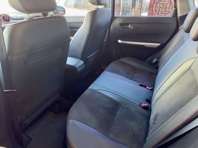 原鈑件4WD/LED日行燈/LED頭燈(感應式)/換檔撥片/方向盤快控鍵/恆溫空調/藍芽/免鑰匙啟動/摸門  第9張相片