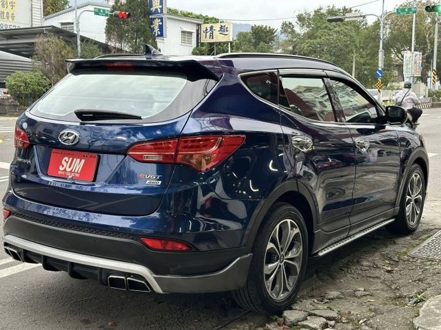 原鈑件/全景天窗/LED日行燈+尾燈/恆溫/電收後視鏡/二台電視/HID頭燈/免鑰匙/定速/雙前電動椅帶加熱/電尾門  第4張相片