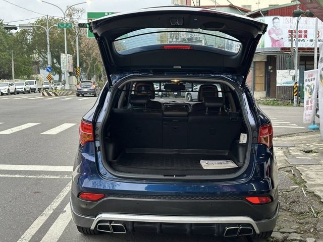 原鈑件/全景天窗/LED日行燈+尾燈/恆溫/電收後視鏡/二台電視/HID頭燈/免鑰匙/定速/雙前電動椅帶加熱/電尾門  第7張相片