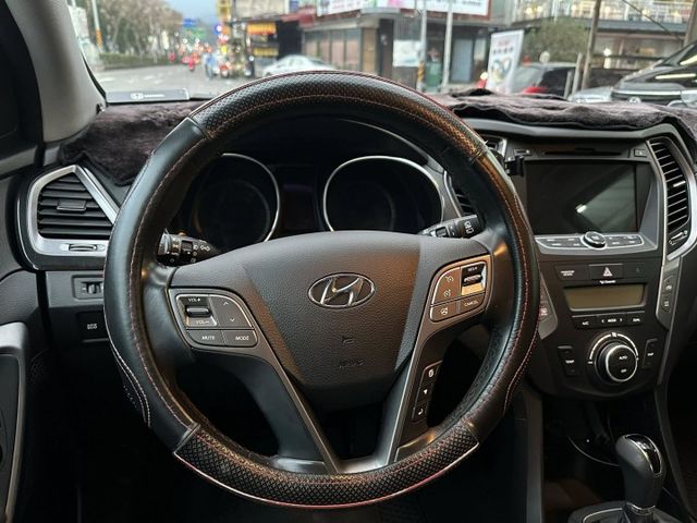 原鈑件/全景天窗/LED日行燈+尾燈/恆溫/電收後視鏡/二台電視/HID頭燈/免鑰匙/定速/雙前電動椅帶加熱/電尾門  第8張相片