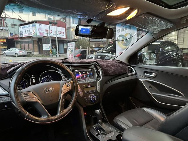 原鈑件/全景天窗/LED日行燈+尾燈/恆溫/電收後視鏡/二台電視/HID頭燈/免鑰匙/定速/雙前電動椅帶加熱/電尾門  第9張相片