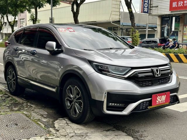 (原鈑件)S版 迎風面、大燈、車頂貼膜/全景天窗/自動跟車/ 車道維持/無線充電/盲點/電尾門/免鑰匙  第3張相片