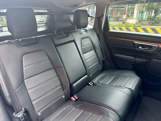 (原鈑件)S版 迎風面、大燈、車頂貼膜/全景天窗/自動跟車/ 車道維持/無線充電/盲點/電尾門/免鑰匙  第14張相片