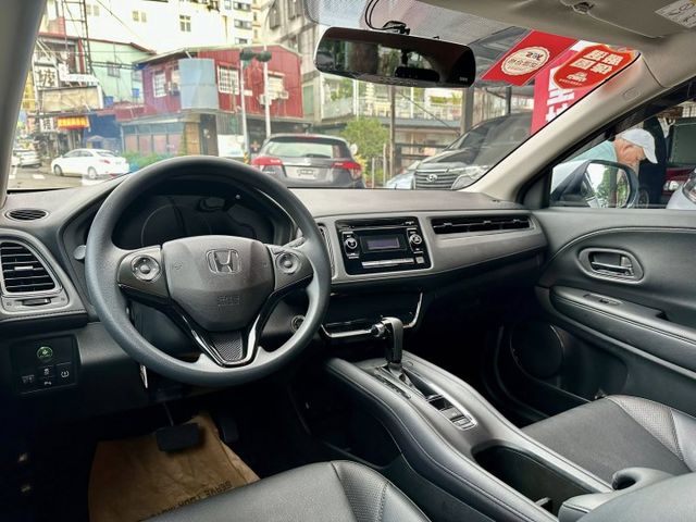 原鈑件一手車/LED日行燈/換檔撥片/免鑰匙/摸門/方向盤快播/電收後視鏡/恆溫/LED尾燈  第9張相片