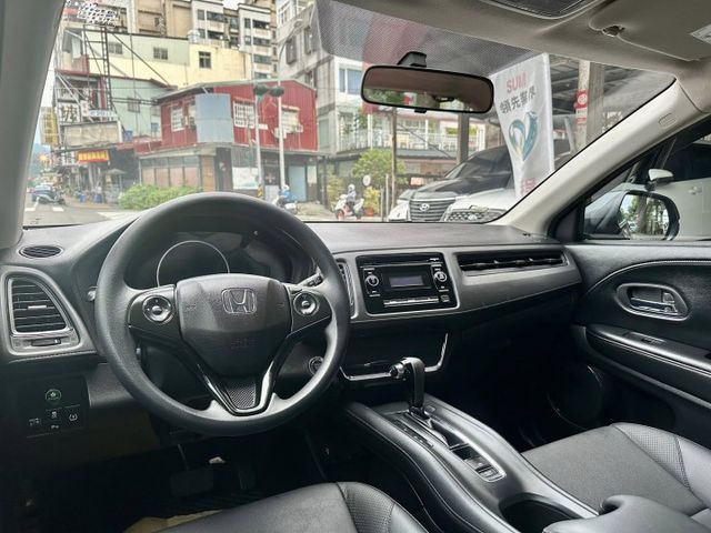 一手車/全車原鈑件/換檔撥片/免鑰匙/摸門/方向盤快播/電收後視鏡/恆溫/LED尾燈  第10張相片
