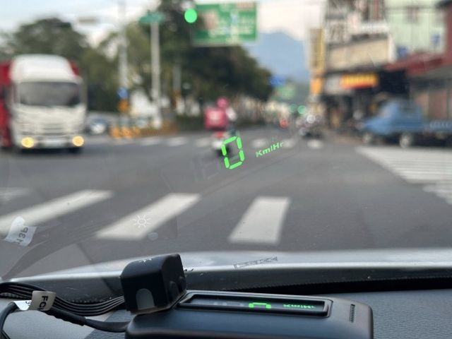 認證中/認證車/盲點/抬頭顯示器/LED日行燈/藍芽主機/免鑰匙/摸門/恆溫/定速  第11張相片