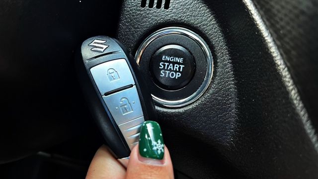 2016年 SX4 1.6L~低里程僅跑6萬多公里~7安~I-KEY~換檔撥片~雙區恆溫~定速~循跡防滑~可全額貸  第9張相片