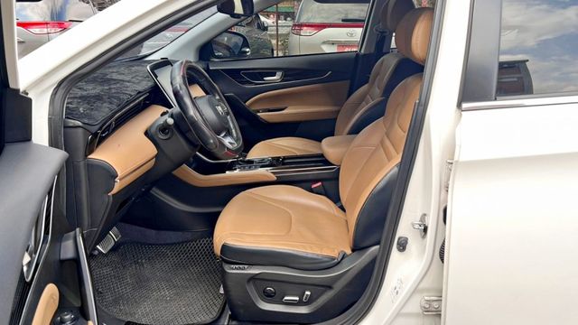 2020年 納智捷 URX 1.8L 5人座 12吋螢幕 自動跟車 360環景 電尾門 結合現代科技與安全配備的一台好車  第5張相片