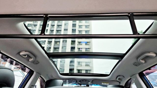 2017年 山土匪 2.2L 柴油四傳 197匹馬力  5+2人座 全景大天窗 九安 駕駛座電動椅+腰靠  漂亮車可全貸  第13張相片