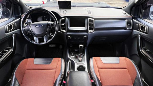 2018年 福特 皮卡 柴油 3.2L貨車版 低稅金省油5人座 配備加裝十幾萬 雙廂 跑少 深山旅遊 載重物，都是首選  第5張相片