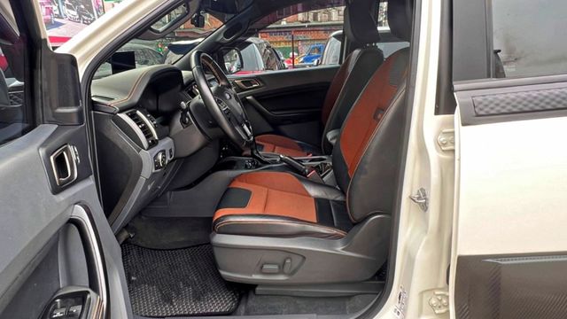 2018年 福特 皮卡 柴油 3.2L貨車版 低稅金省油5人座 配備加裝十幾萬 雙廂 跑少 深山旅遊 載重物，都是首選  第6張相片