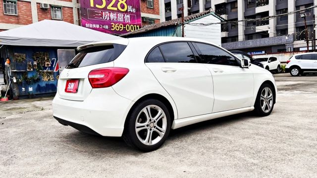 2015年 賓士 A180 內裝宛如新車綿密 市場稀有割愛 車輛操控靈敏，定速巡航 渦輪引擎 增加駕駛體驗舒適且穩定  第20張相片