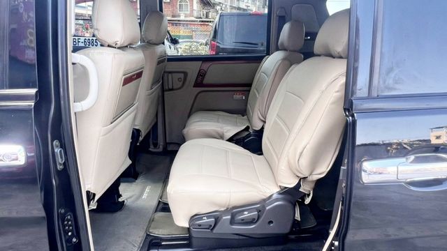 2006年 QRV 2.5L 正七人座 旅遊 露營都非常適宜的一台漂亮好車 第三排座椅 倒車顯影 稀有難得 把握機會  第6張相片