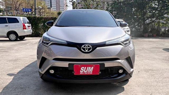 2018年 CH-R 日系1.2L渦輪~4傳~9安~衛星導航~倒顯~雙前電熱椅 稅金超級便宜又好停車   配備滿滿  第2張相片