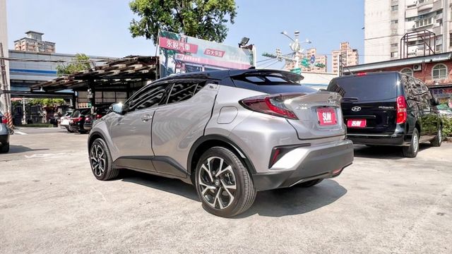 2018年 CH-R 日系1.2L渦輪~4傳~9安~衛星導航~倒顯~雙前電熱椅 稅金超級便宜又好停車   配備滿滿  第17張相片