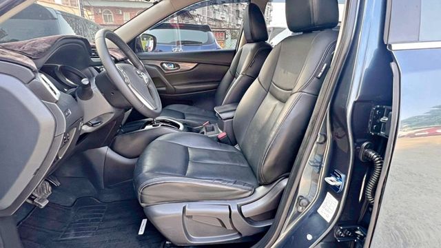 2017年 日產  X-TRAIL 2.0L 頂規玩美 影音版 雙區恆溫 車頂行李架 認證車 空間大又舒適 原漆 無待修  第5張相片