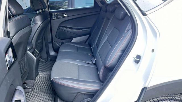 2017年 TUCSON Turbo 汽油 1.6L~6安~I-KEY~雙區恆溫~循跡防滑~超美休旅~物超所值 可全額貸  第6張相片