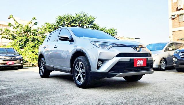2017年 TOYOTA RAV4 2.0L~I-KEY~定速~衛星導航~倒車顯影~雙區恆溫~優質實惠幸福家庭休旅~  第3張相片
