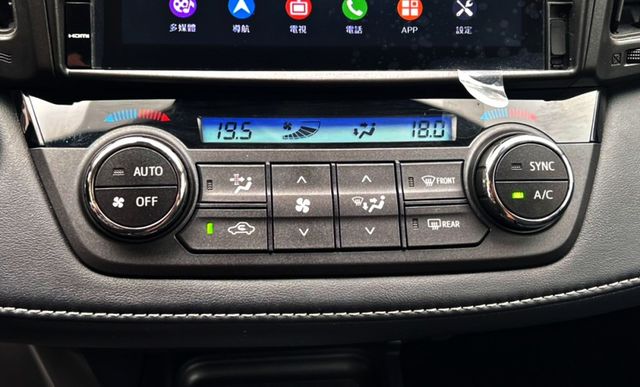 2017年 TOYOTA RAV4 2.0L~I-KEY~定速~衛星導航~倒車顯影~雙區恆溫~優質實惠幸福家庭休旅~  第11張相片