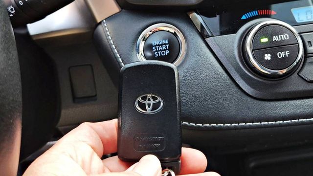 2017年 TOYOTA RAV4 2.0L~I-KEY~定速~衛星導航~倒車顯影~雙區恆溫~優質實惠幸福家庭休旅~  第13張相片