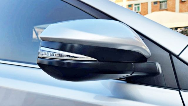 2017年 TOYOTA RAV4 2.0L~I-KEY~定速~衛星導航~倒車顯影~雙區恆溫~優質實惠幸福家庭休旅~  第14張相片