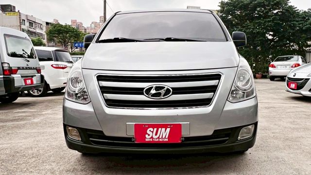 2018年 STAREX 柴油 2.5L~9人座~衛星導航~倒車顯影~中排座椅前後滑移~商務接送家庭旅遊最佳首選  第2張相片