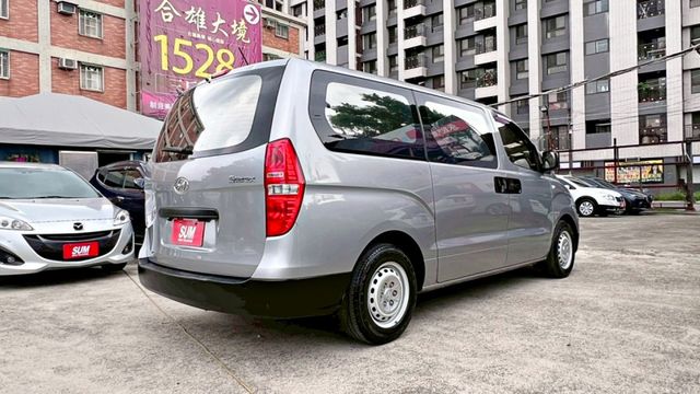 2018年 STAREX 柴油 2.5L~9人座~衛星導航~倒車顯影~中排座椅前後滑移~商務接送家庭旅遊最佳首選  第4張相片