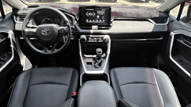 2022年 RAV4 2.5L 油電版 啟動安靜 自動跟車 車道偏離 循跡防滑 想省油又有力，選這台準沒錯~  第4張相片