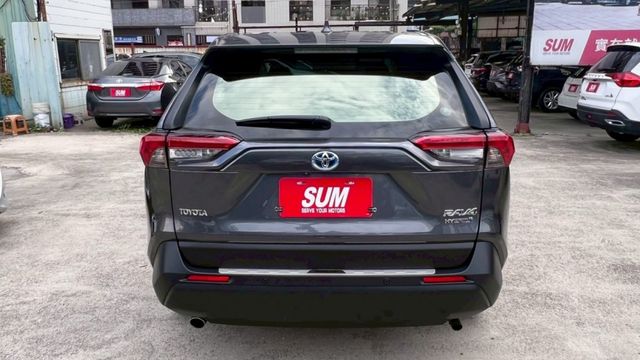 2022年 RAV4 2.5L 油電版 啟動安靜 自動跟車 車道偏離 循跡防滑 想省油又有力，選這台準沒錯~  第19張相片