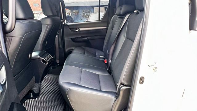 2021年TOYOTA HILUX 2.8L 四輪傳動 柴油貨車版 皮卡 鋼鐵悍將 工作 越野 載重 征服地形的專業玩家  第6張相片
