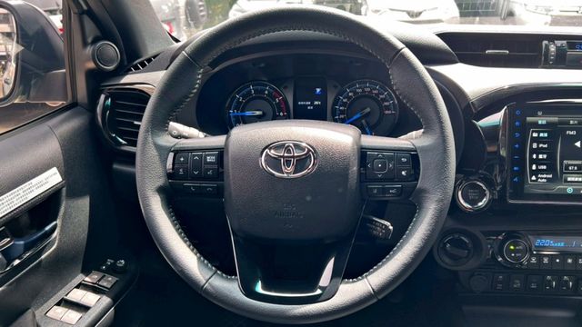 2021年TOYOTA HILUX 2.8L 四輪傳動 柴油貨車版 皮卡 鋼鐵悍將 工作 越野 載重 征服地形的專業玩家  第7張相片