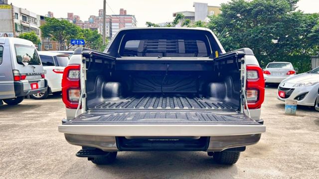 2021年TOYOTA HILUX 2.8L 四輪傳動 柴油貨車版 皮卡 鋼鐵悍將 工作 越野 載重 征服地形的專業玩家  第17張相片