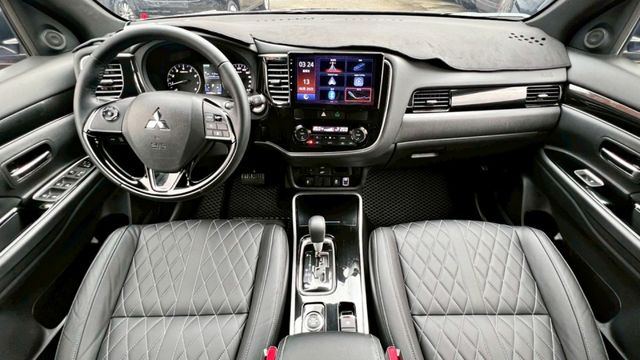 2022年 三菱 奧蘭多 2.4L 四輪傳動 自動跟車 新車110萬 7安 5+2人座 超低里程僅跑1萬9千公里  第4張相片