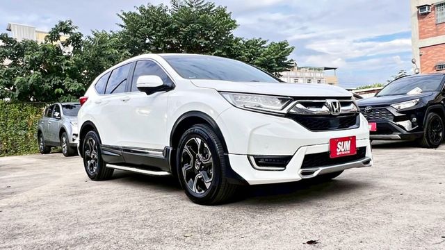 2018年 CR-V 1.5L 渦輪增壓 換檔撥片 衛星導航 倒車顯影 本田品牌 王者風範 奔馳道路 耐用省油  第3張相片