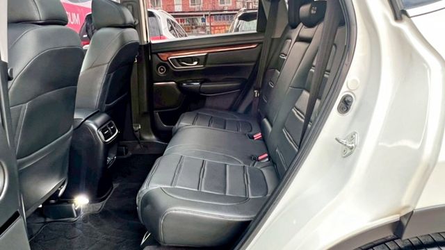 2018年 CR-V 1.5L 渦輪增壓 換檔撥片 衛星導航 倒車顯影 本田品牌 王者風範 奔馳道路 耐用省油  第6張相片