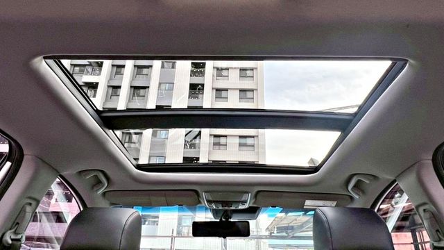 2018年 CR-V 1.5L 渦輪增壓 換檔撥片 衛星導航 倒車顯影 本田品牌 王者風範 奔馳道路 耐用省油  第13張相片
